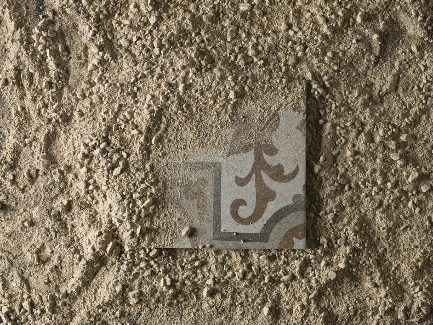 Recyclable Porcelanosa tile embedded in reclaimed aggregate